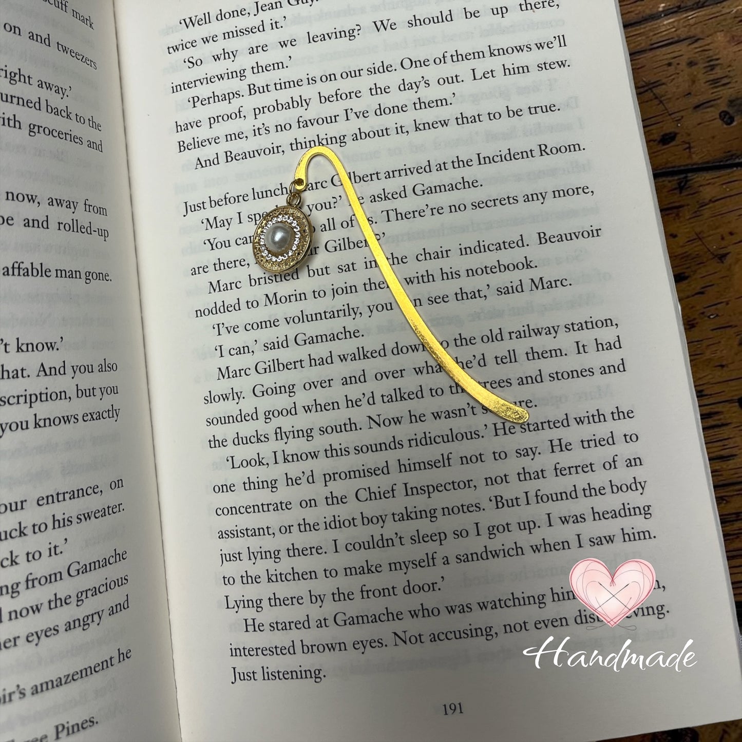 Bookmark - Hook Style- Golden - Pearl Medallion